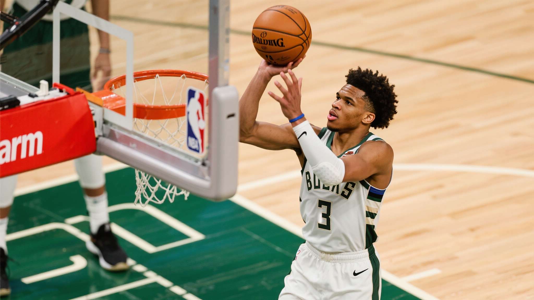 克努佩尔成NBA历史最年轻的单赛季至少命中250记三分的球员